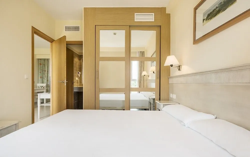 Hotel Aparthotel Ilunion Sancti Petri Novo Sancti Petri